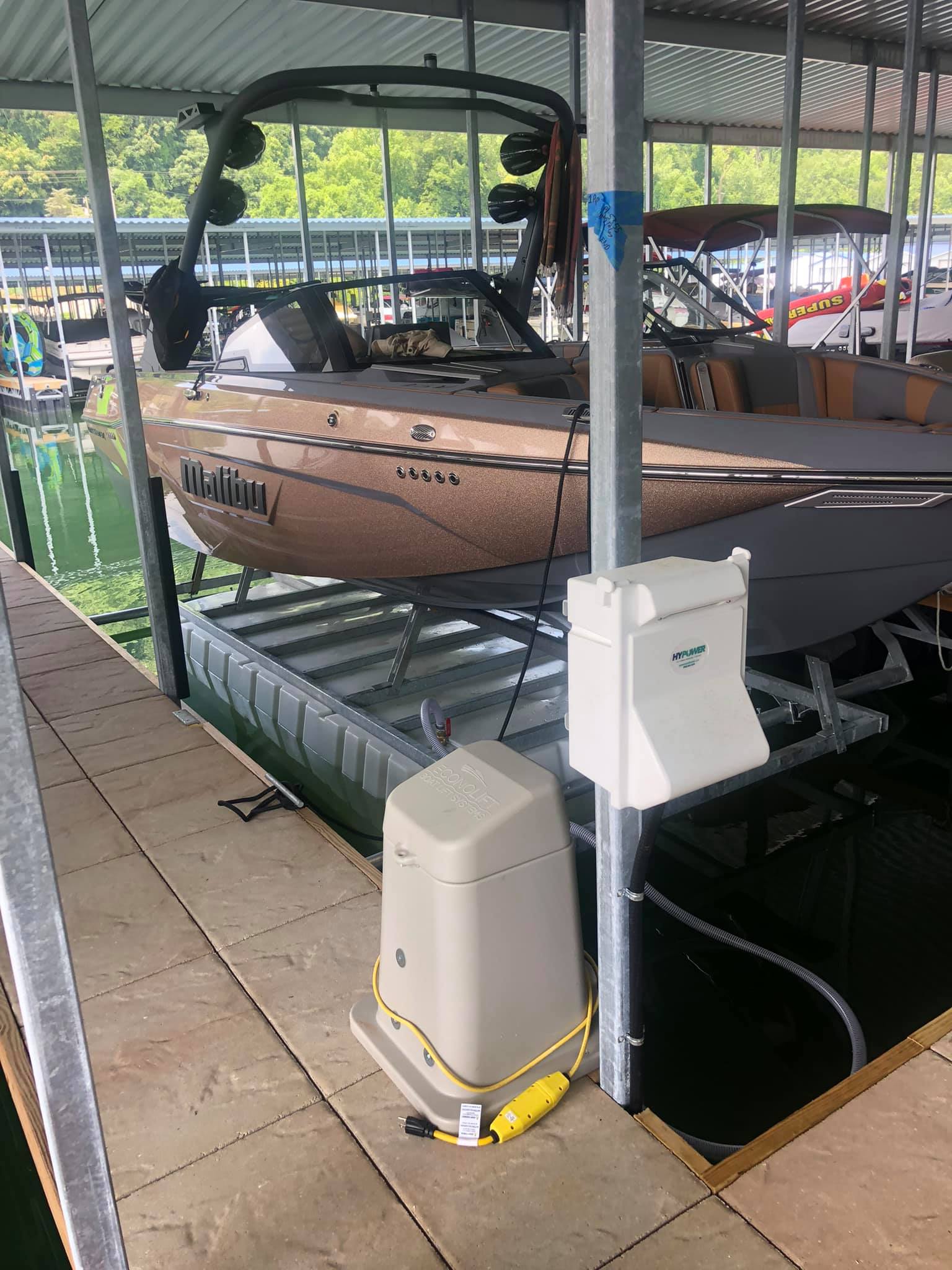 Wake Boat Lift System