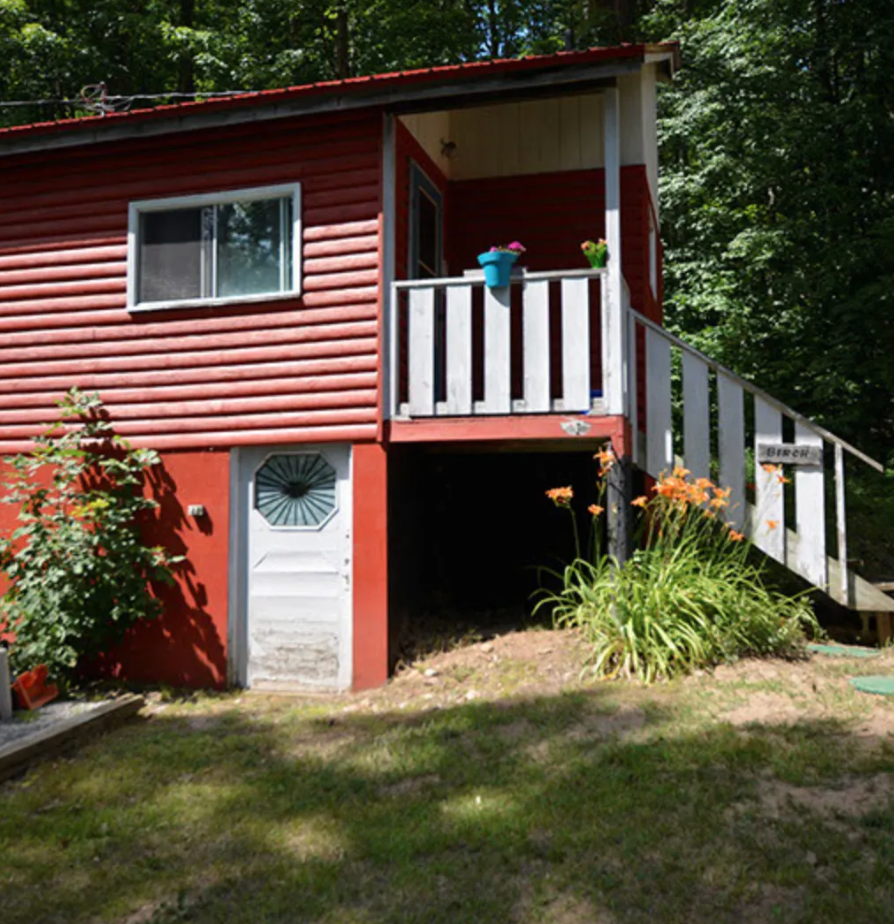 Lakefront Hideaway Resort Cottage Vacation in Norland Ontario
