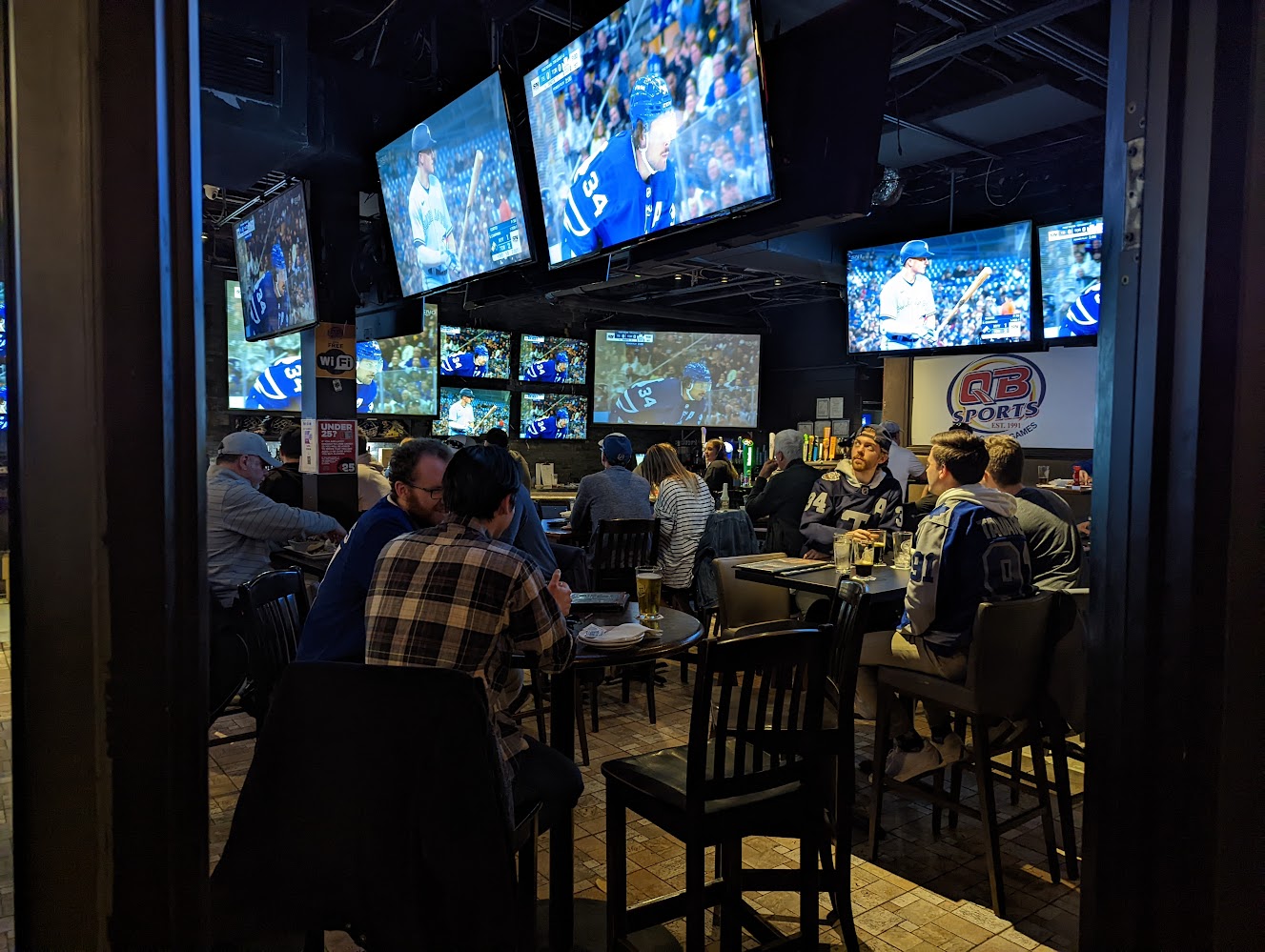 QB'S Sports Bar Grill Games
